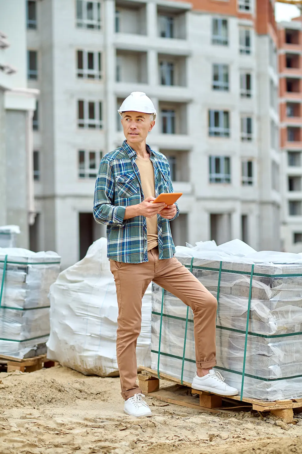 expert-man-protective-helmet-plaid-shirt-with-tablet-his-hands